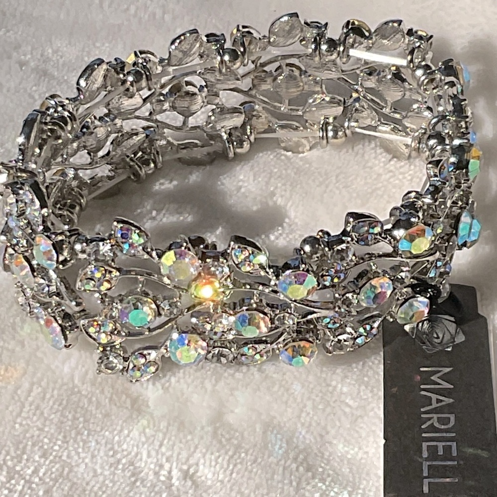 🆕 NWT Mariell stretch bracelet, one size fits most